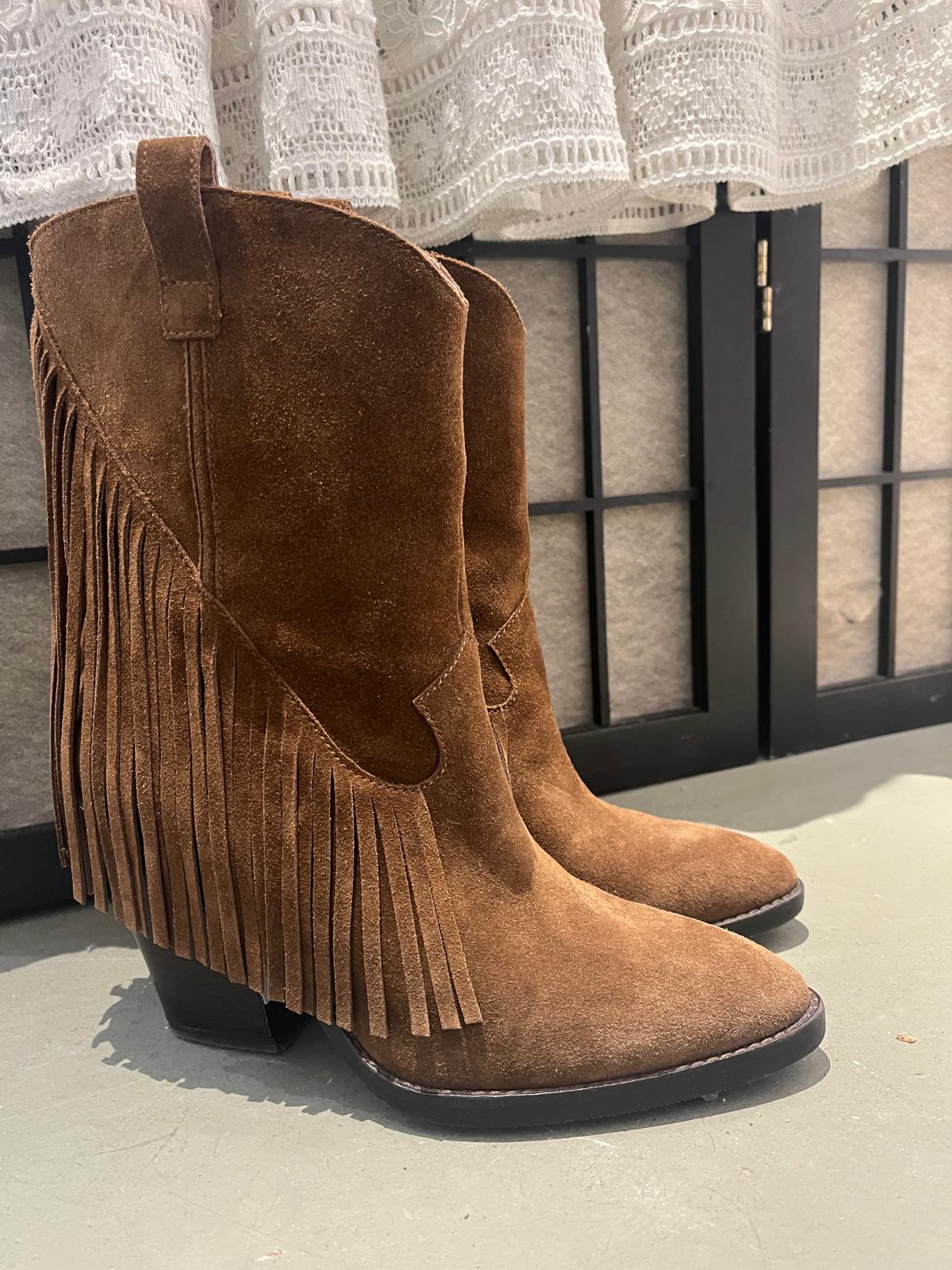 Wildlederstiefel in Cognac mit Fransen